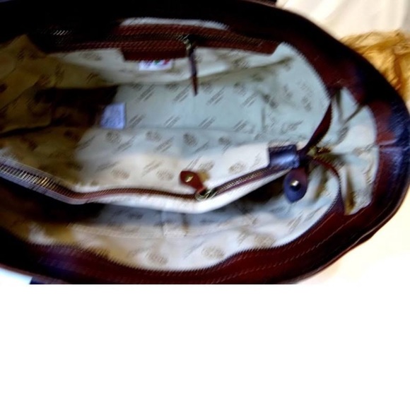 Italy Leather Shoulder Bag. I Meduci Firenza is an Italy Leather Tuscany, Italy. - Picture 7 of 9